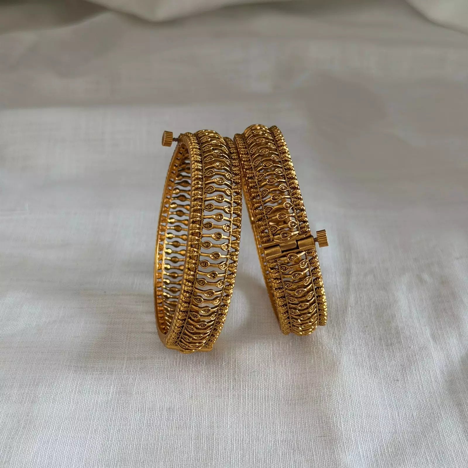 Antique Bangle AB61