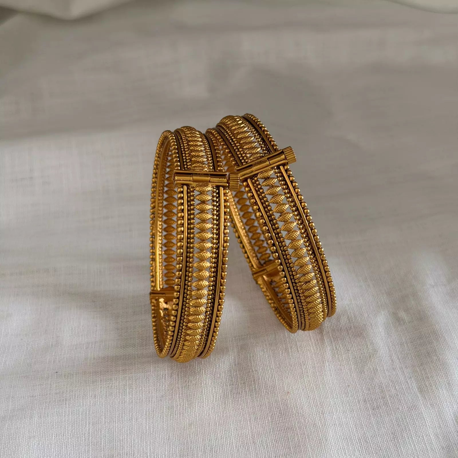 Antique Bangle AB63