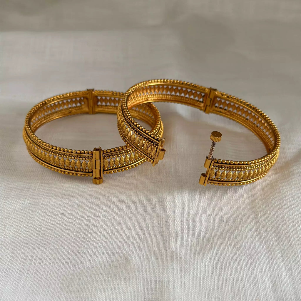 Antique Bangle AB63