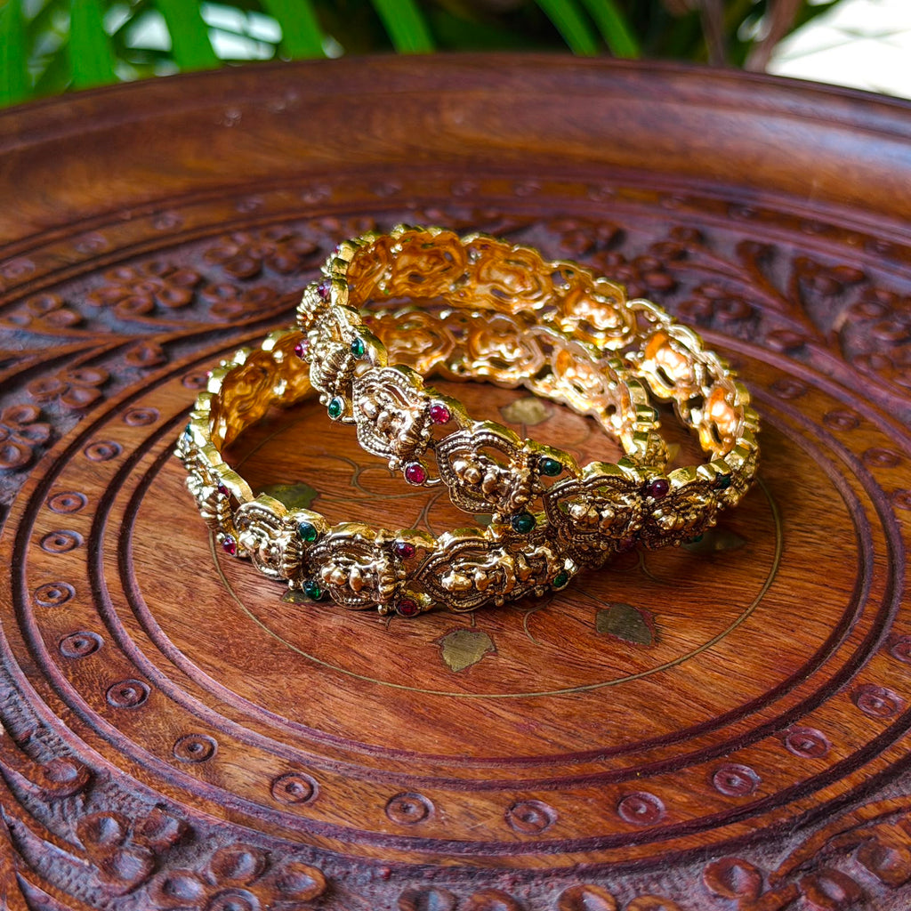 Antique Bangle AB71