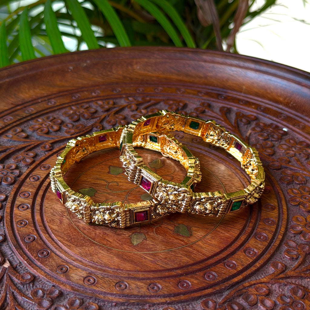 Antique Bangle AB72