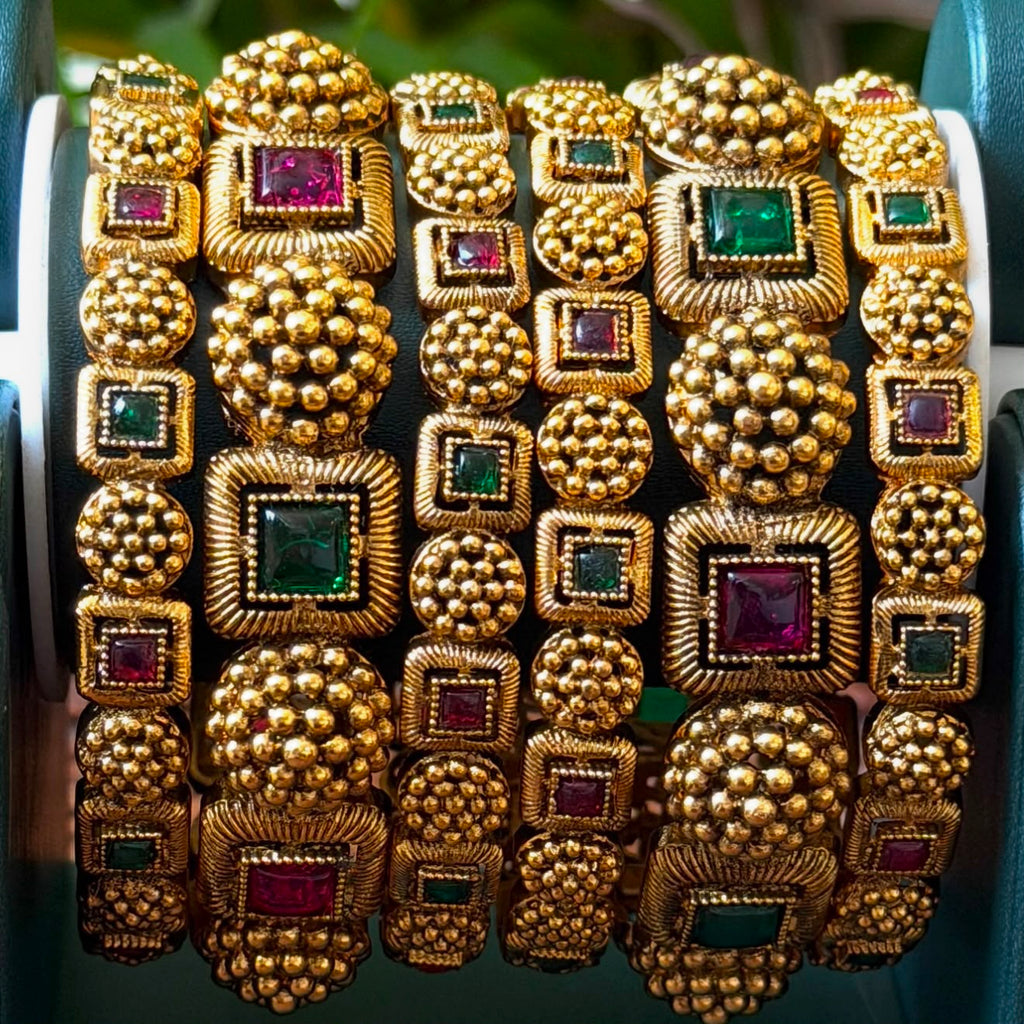 Antique Bangle AB75