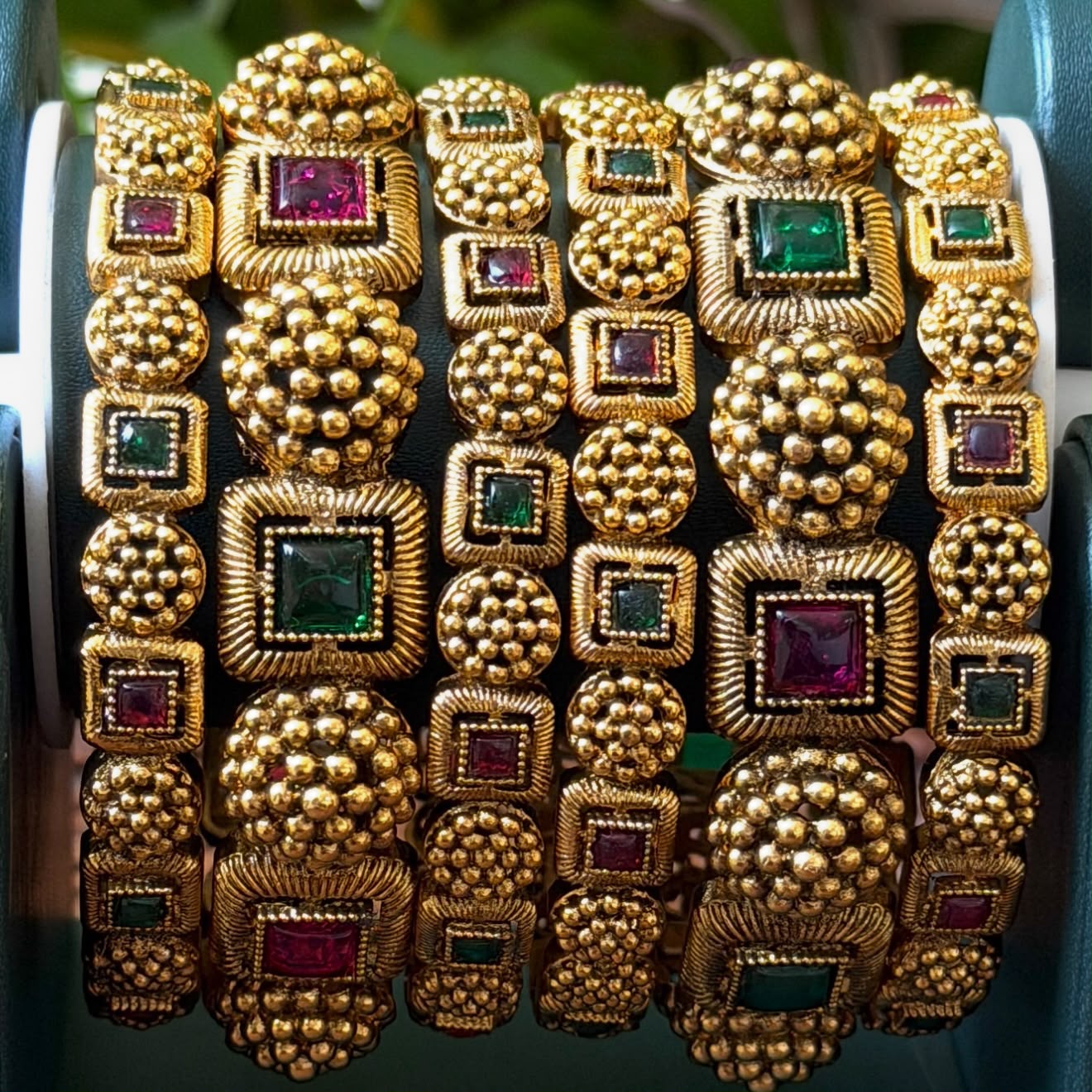 Antique Bangle AB75