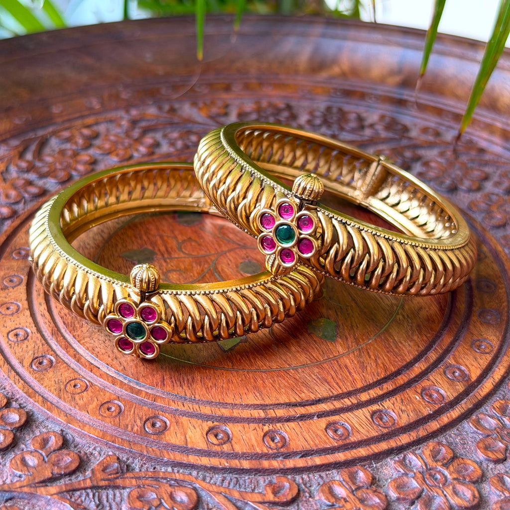 Antique Bangle AB88
