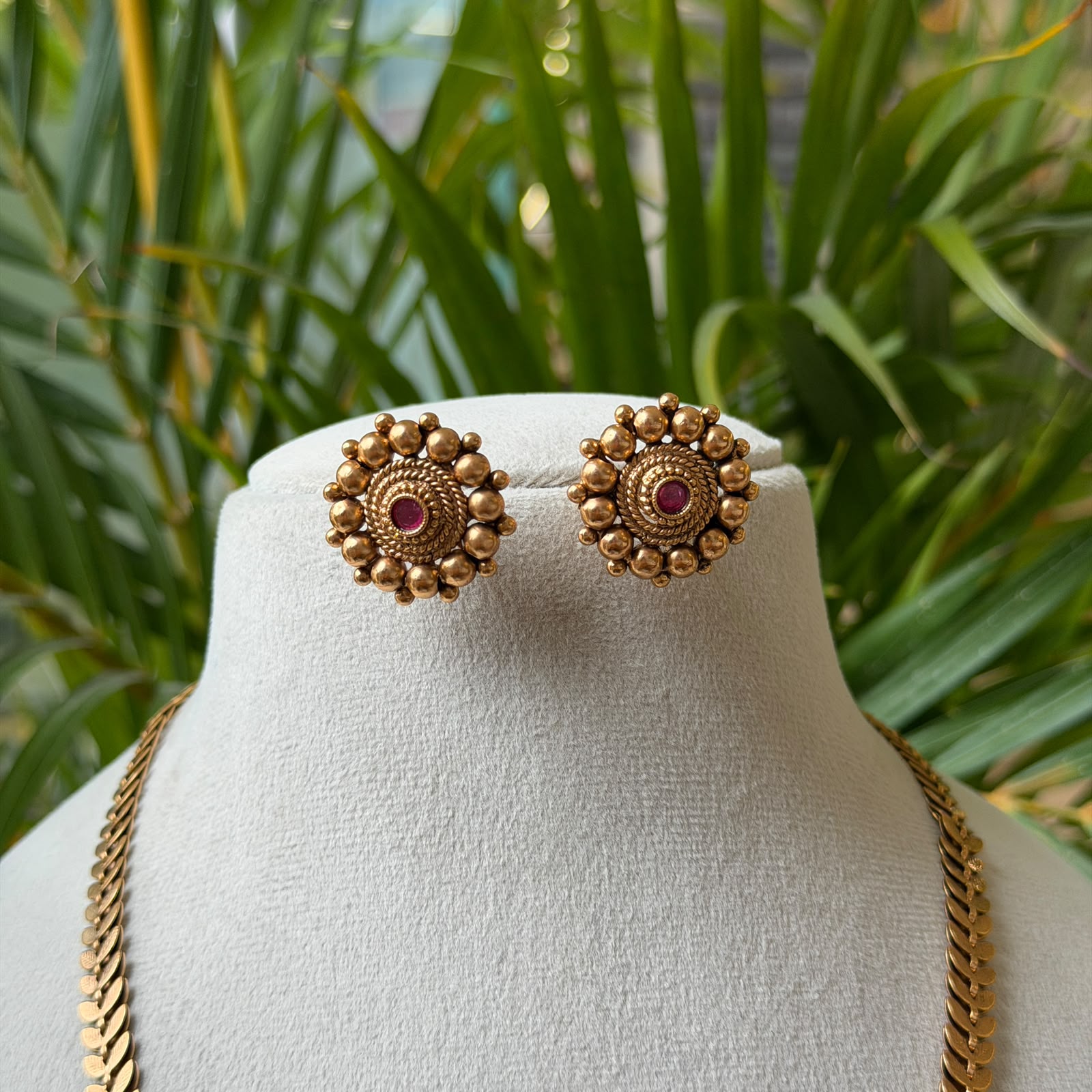 Antique Gold Finish Leaf Pattern Hara Set with Ruby Centerpiece Pendant – Traditional South Indian Long Necklace AH70