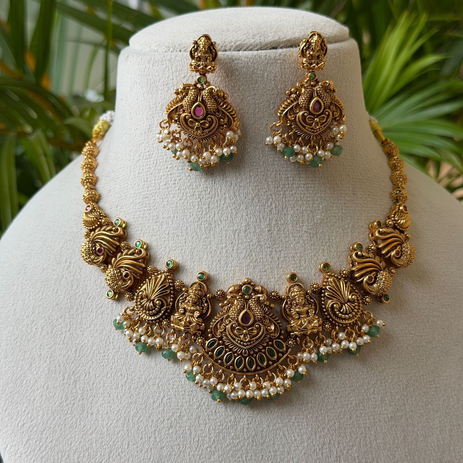 Antique Necklace Set AN363