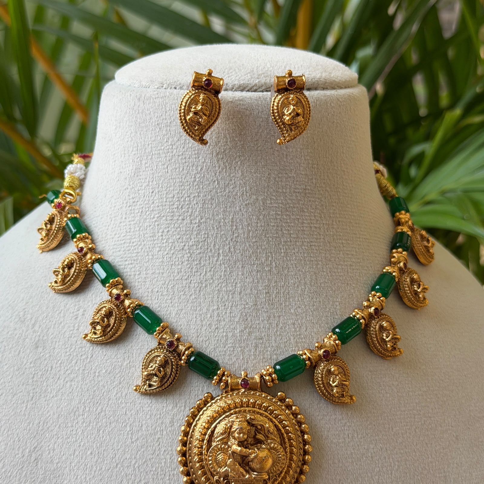 Antique Necklace Set AN343