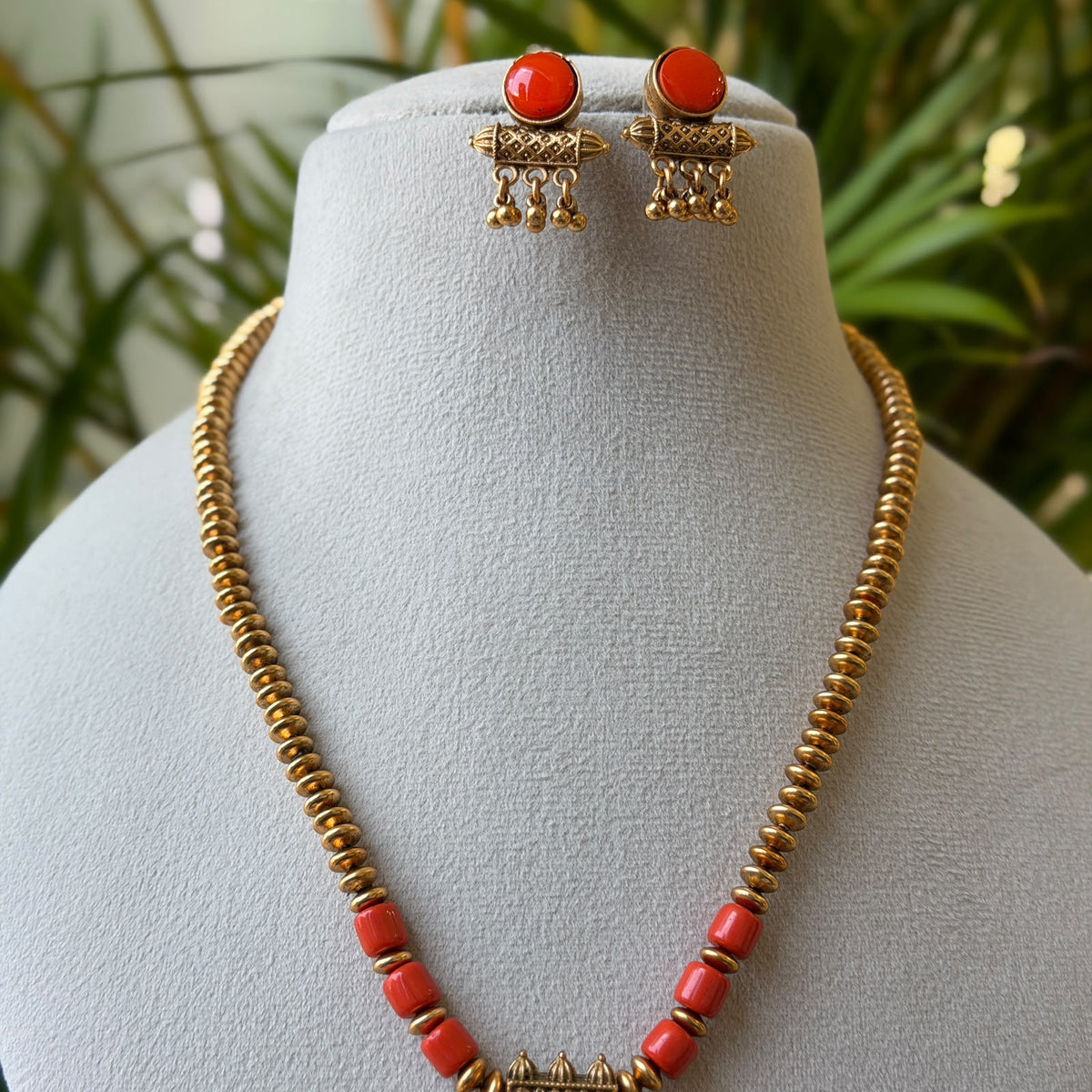 Coral Bead Gold Chain Pendant Set – Antique Gold Barrel Pendant with Mini Jhumka Drop & Coral Stud Earrings AN486