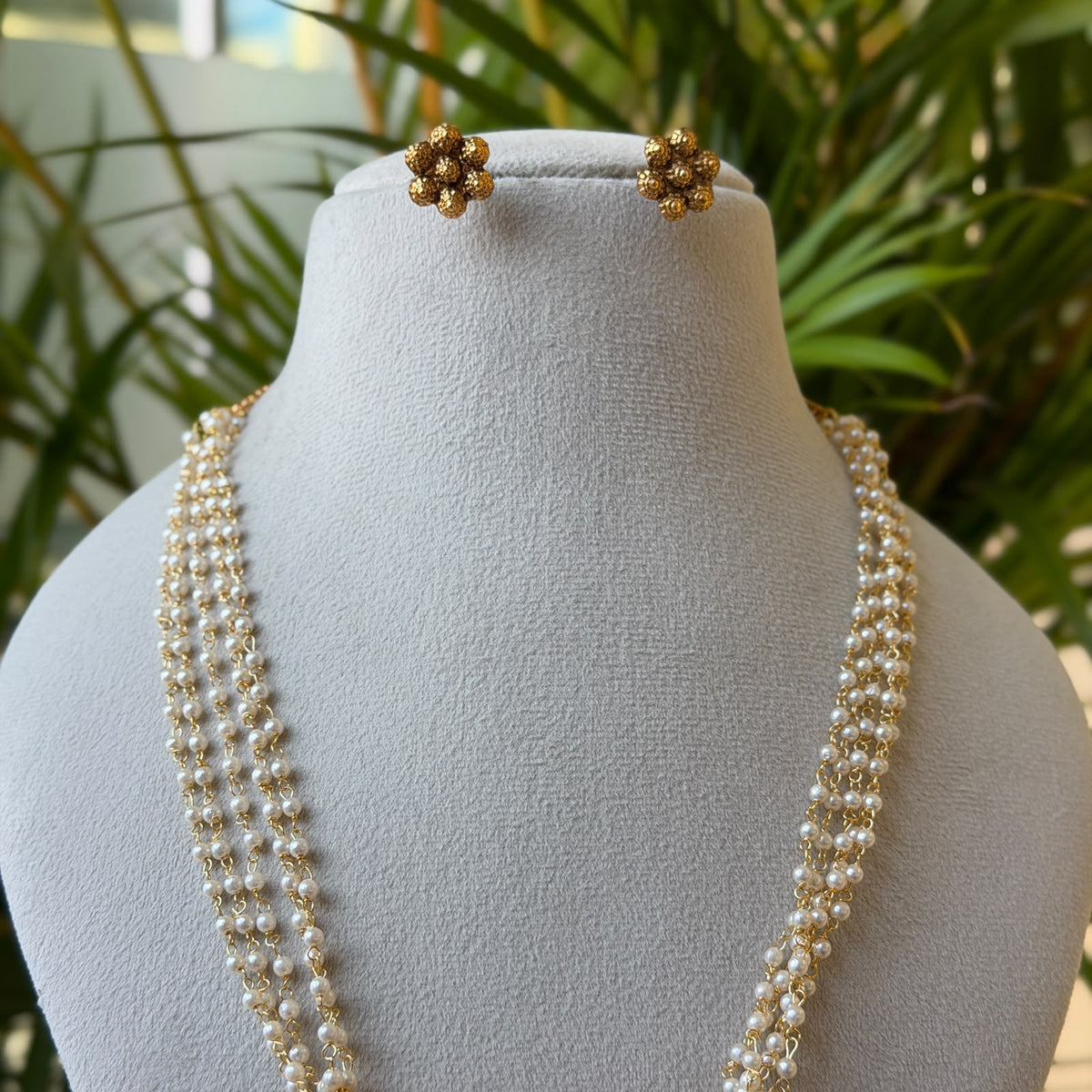 Two-Line Seed Pearl Necklace Set – Coral & Kundan Floral Centre Mala with Flower Stud Earrings AN489