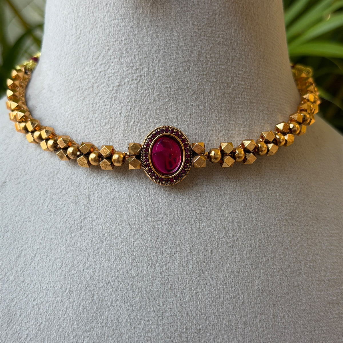Antique Gold Bead Choker Necklace Set – Ruby Pink Oval Stone Centre with Floral Stud Earrings AN490