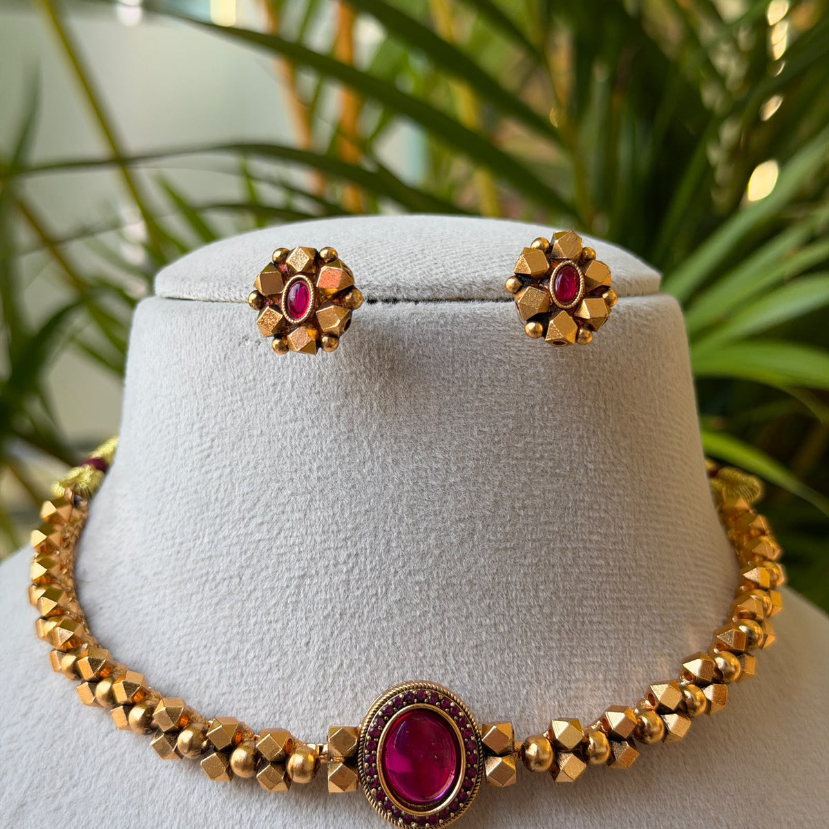 Antique Gold Bead Choker Necklace Set – Ruby Pink Oval Stone Centre with Floral Stud Earrings AN490