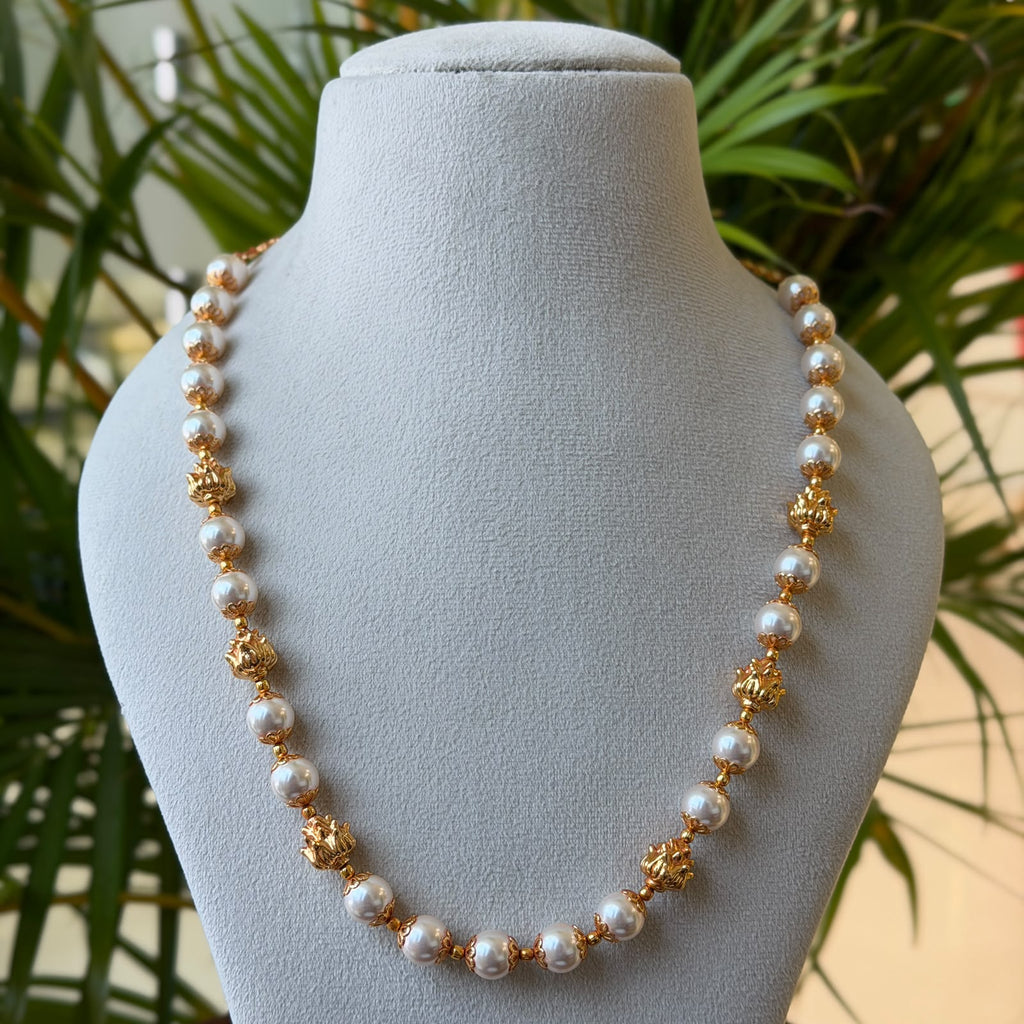 Pearl & Antique Gold Bead Mala Necklace – White Pearls with Gold Filigree Balls AN491