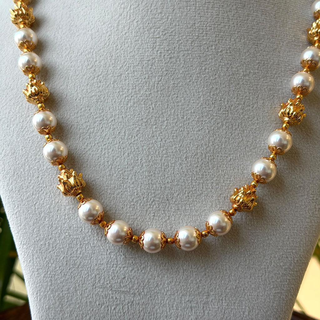 Pearl & Antique Gold Bead Mala Necklace – White Pearls with Gold Filigree Balls AN491
