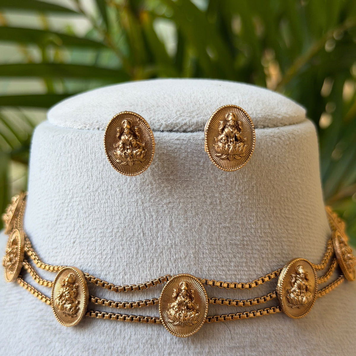 Antique Gold Lakshmi Coin Choker Necklace Set – Multi-Strand Bead Kasu Choker with Lakshmi Coin Stud Earrings AN499