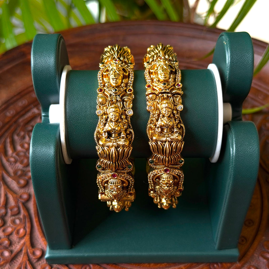 Antique Bangle AB77