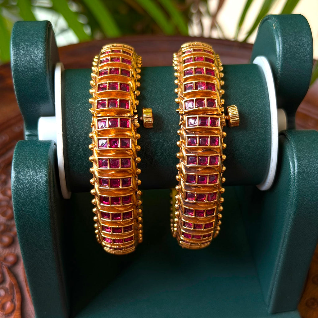 Antique Bangle AB81
