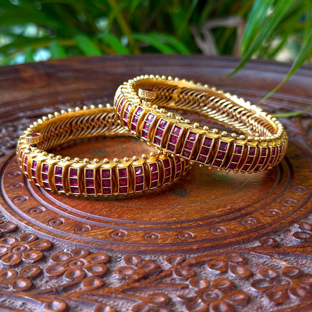 Antique Bangle AB81