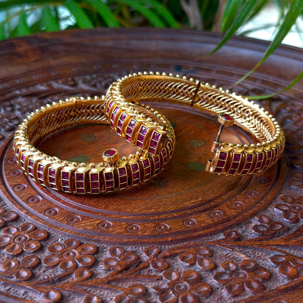 Antique Bangle AB81