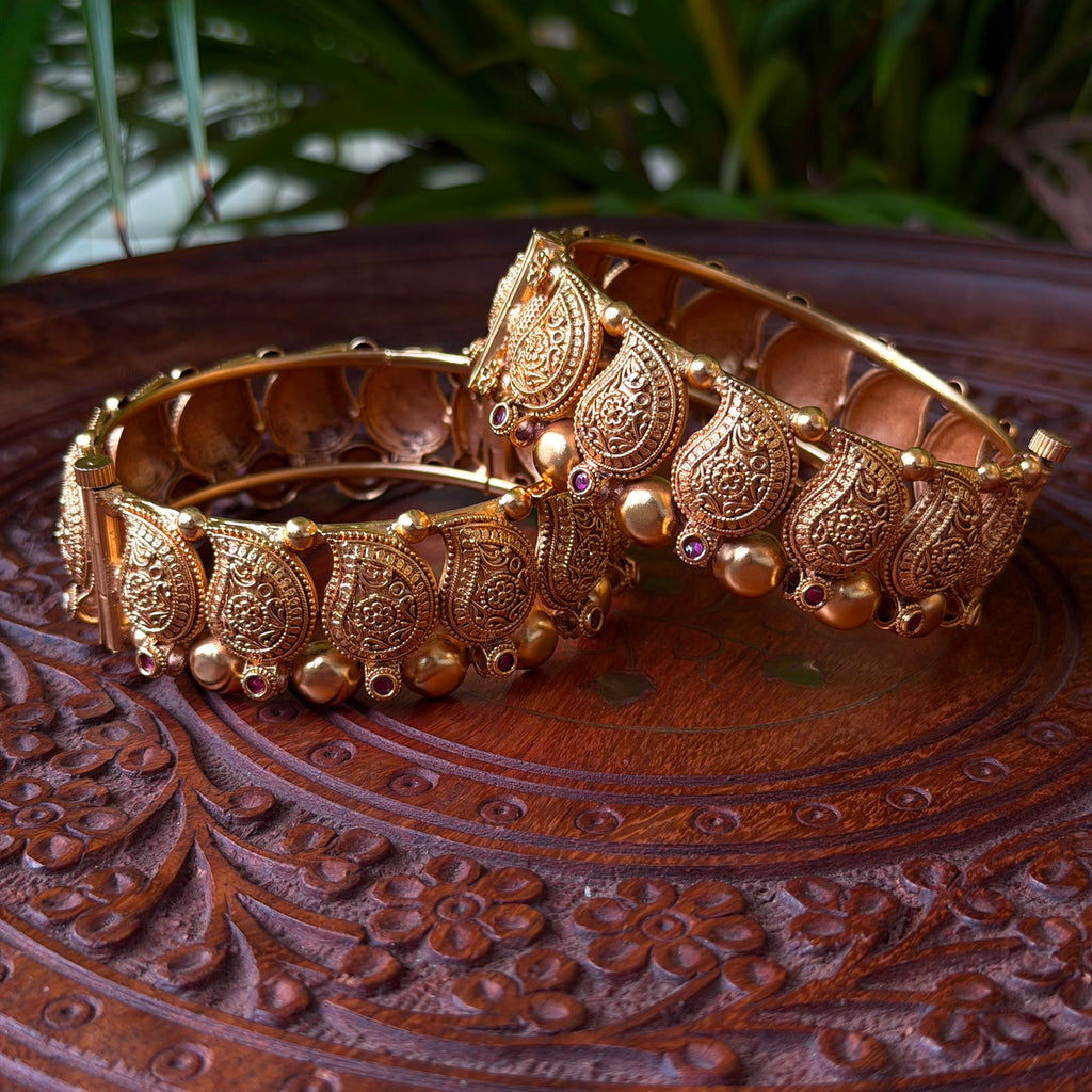 Antique Bangle AB82