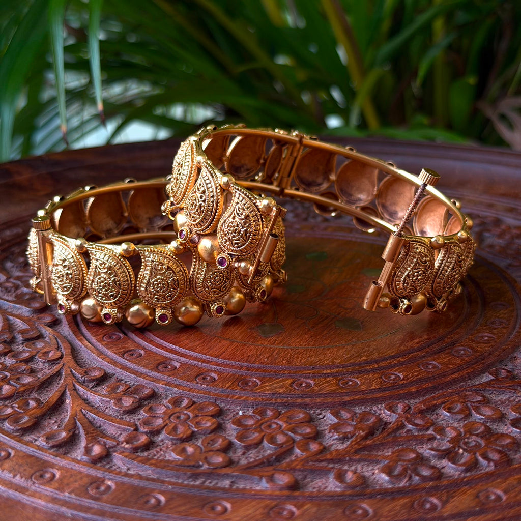 Antique Bangle AB82
