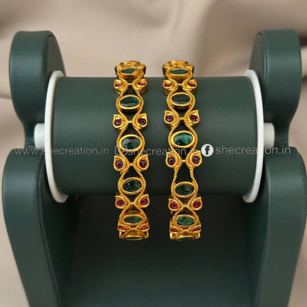 Antique Bangle AB44
