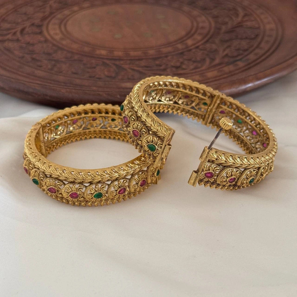 Antique Bangle AB52