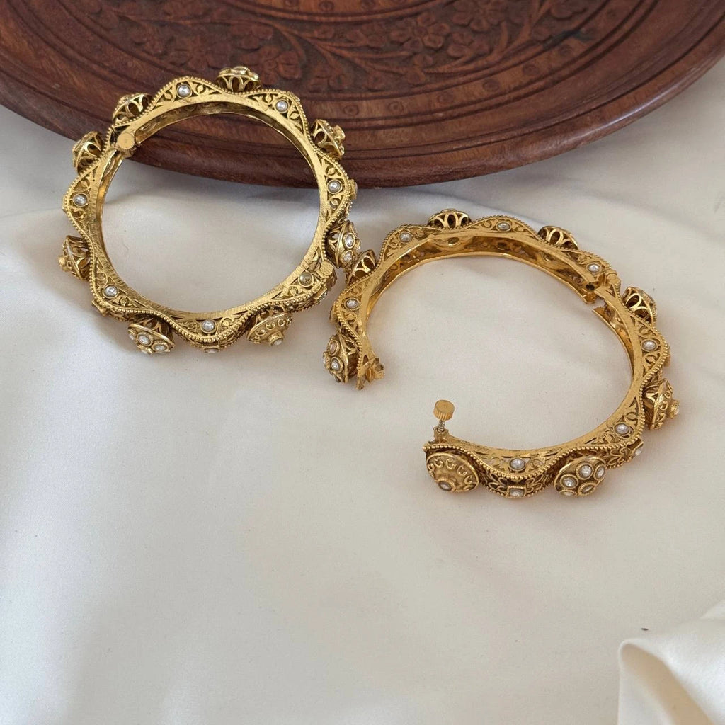 Antique Bangle AB54