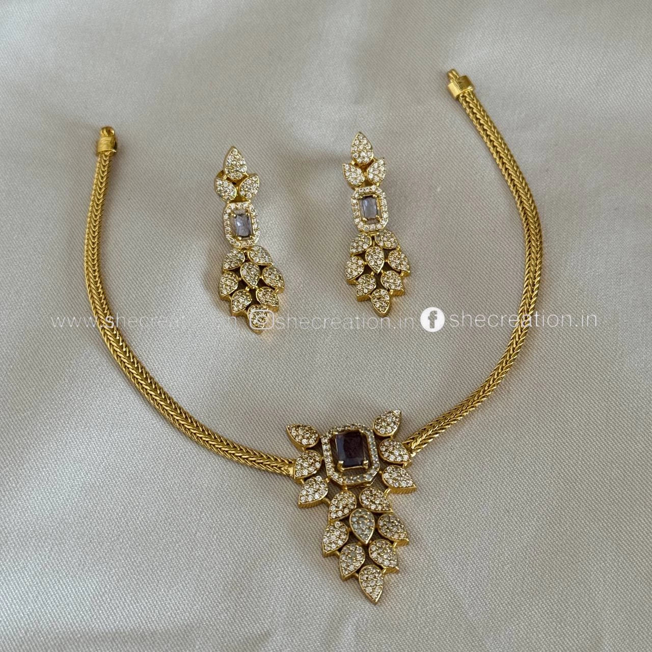 Antique Necklace AN129