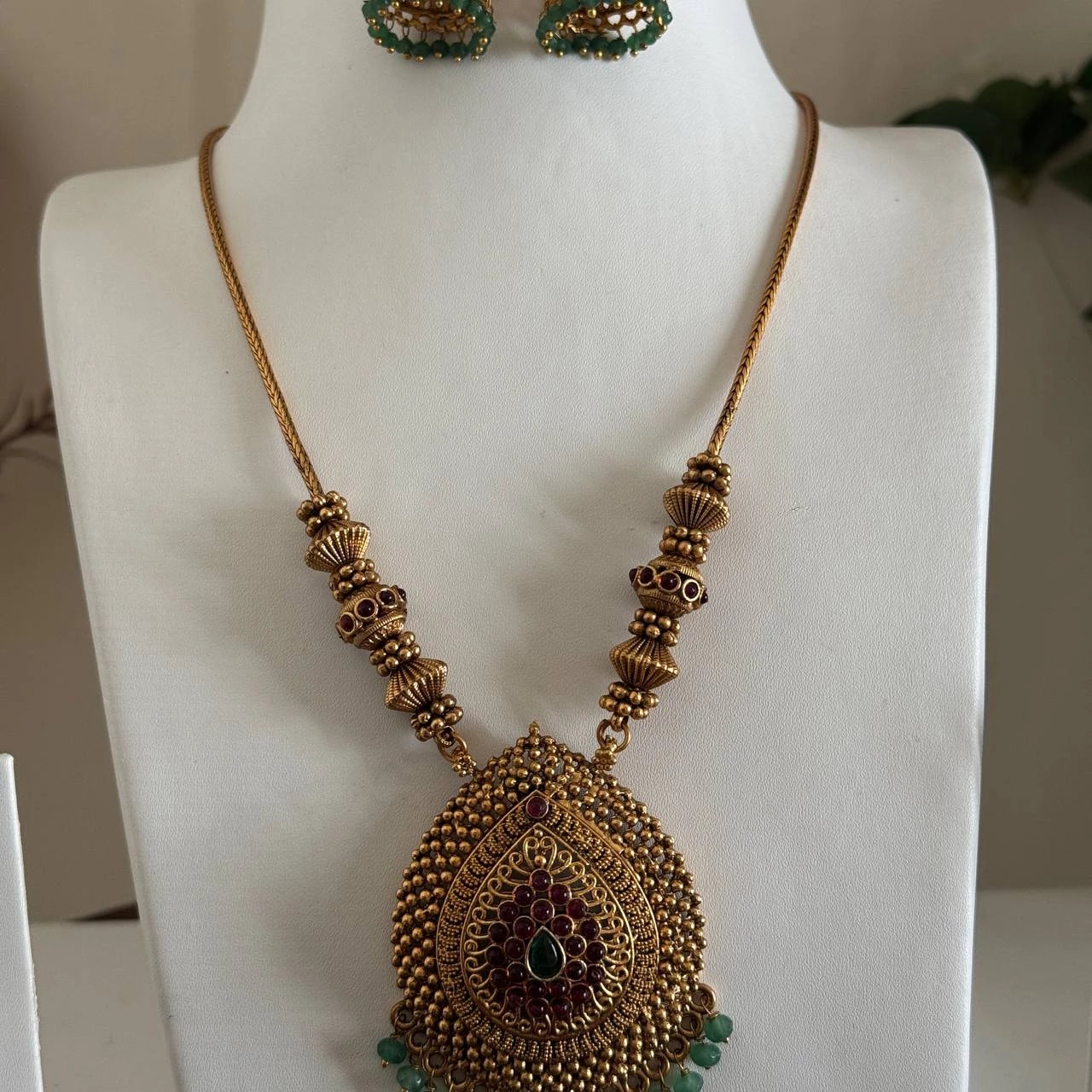 Antique Necklace AN219