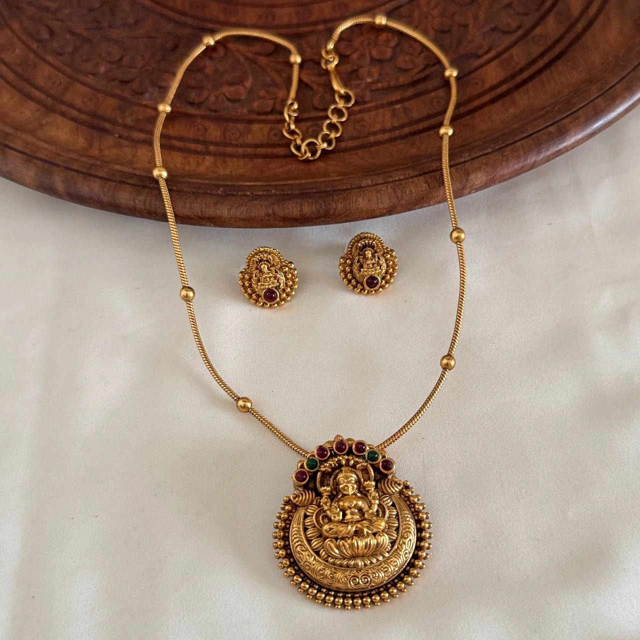 Antique Necklace AN221