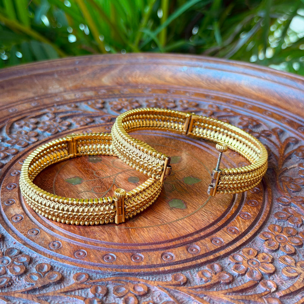 Antique Bangle AB66