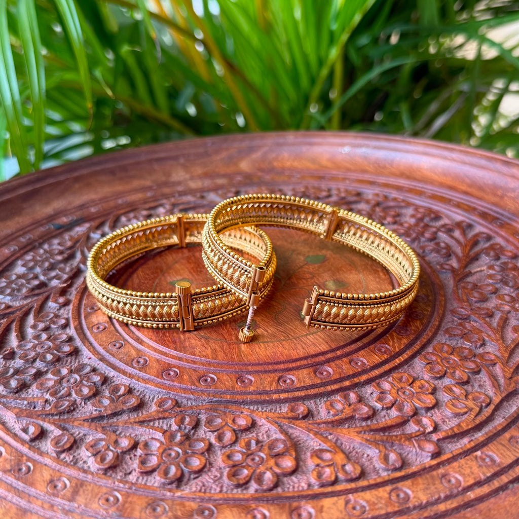 Antique Bangle AB68
