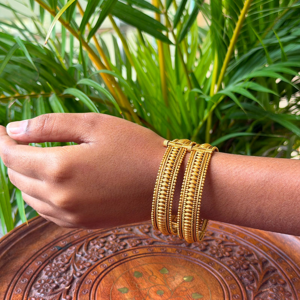 Antique Bangle AB68