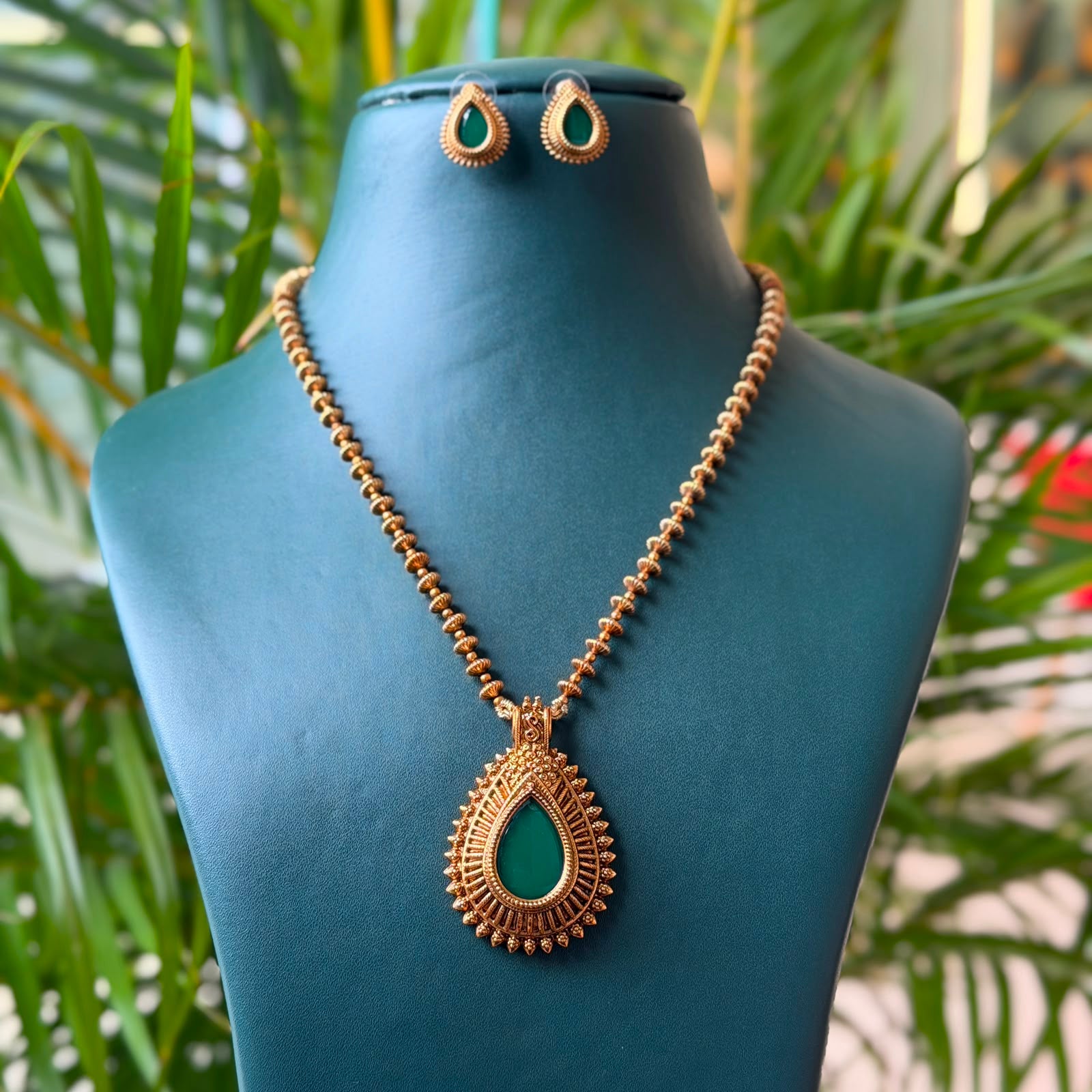 Jadau Stone Pendent Set AN269