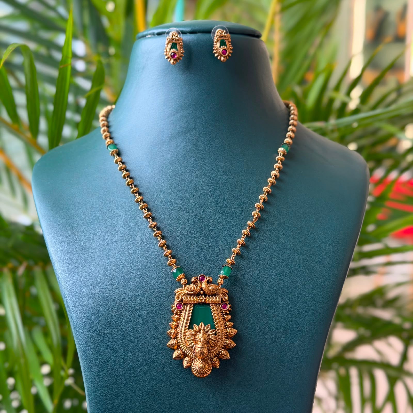 Jadau Stone Pendent Set AN270