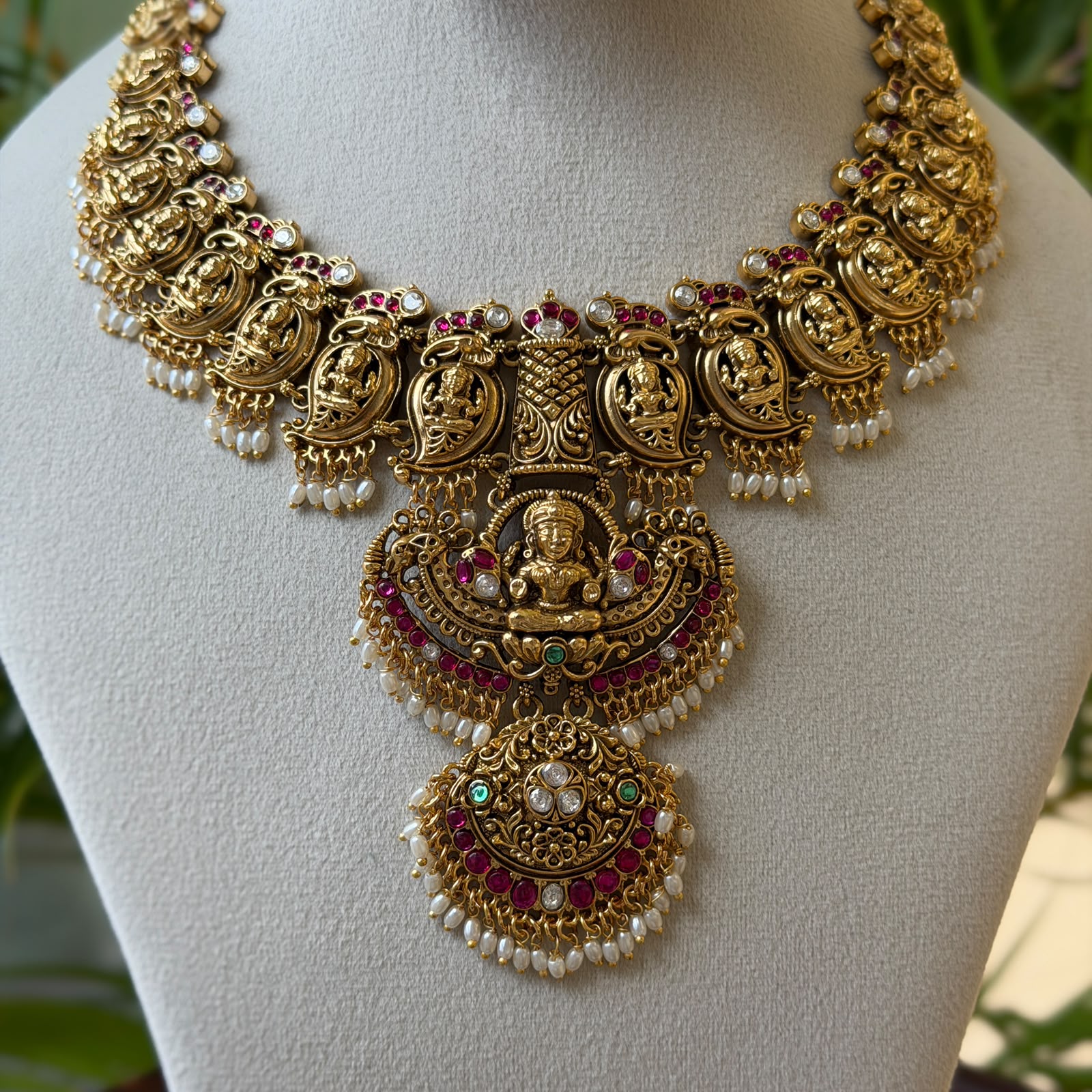 Antique Necklace Set AN371