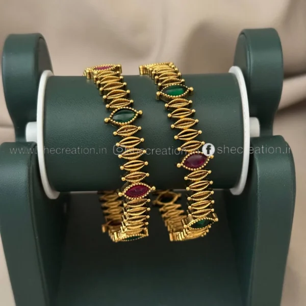 Antique Bangle AB46 - Image 2