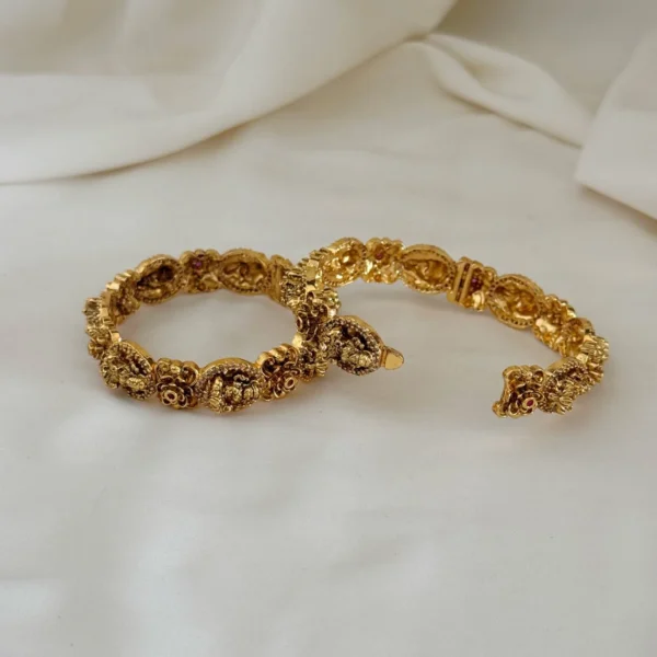Antique Bangle AB48