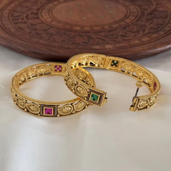 Antique Bangle AB49