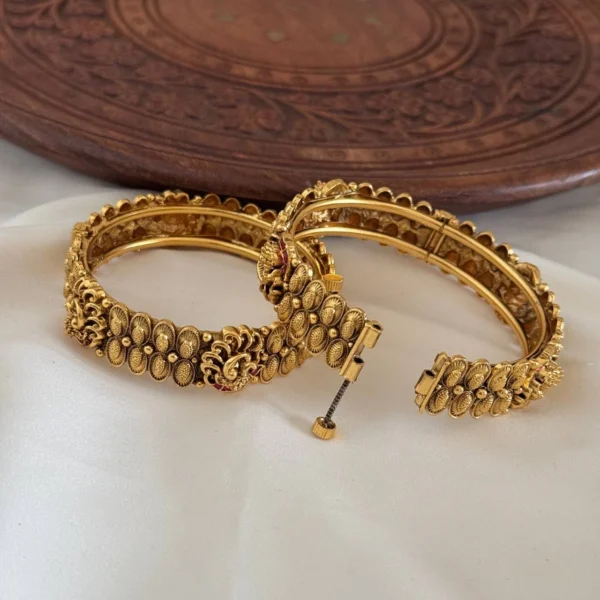 Antique Bangle AB51