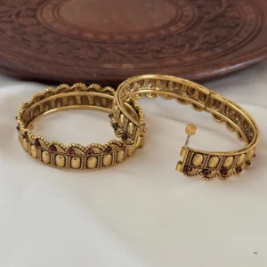 Antique Bangle AB53