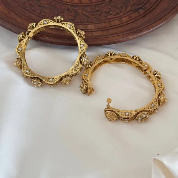 Antique Bangle AB54 - Image 2