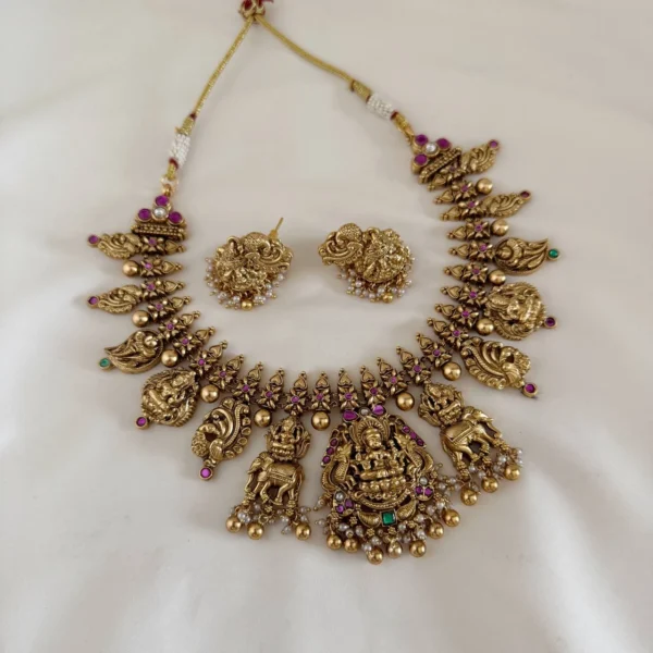 Antique Necklace AN186