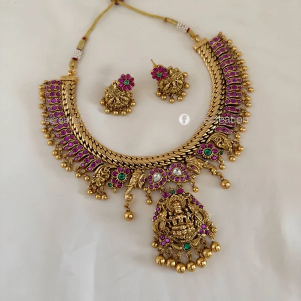 Antique Necklace AN187