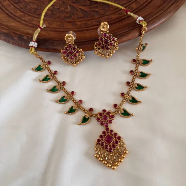 Antique Necklace AN217