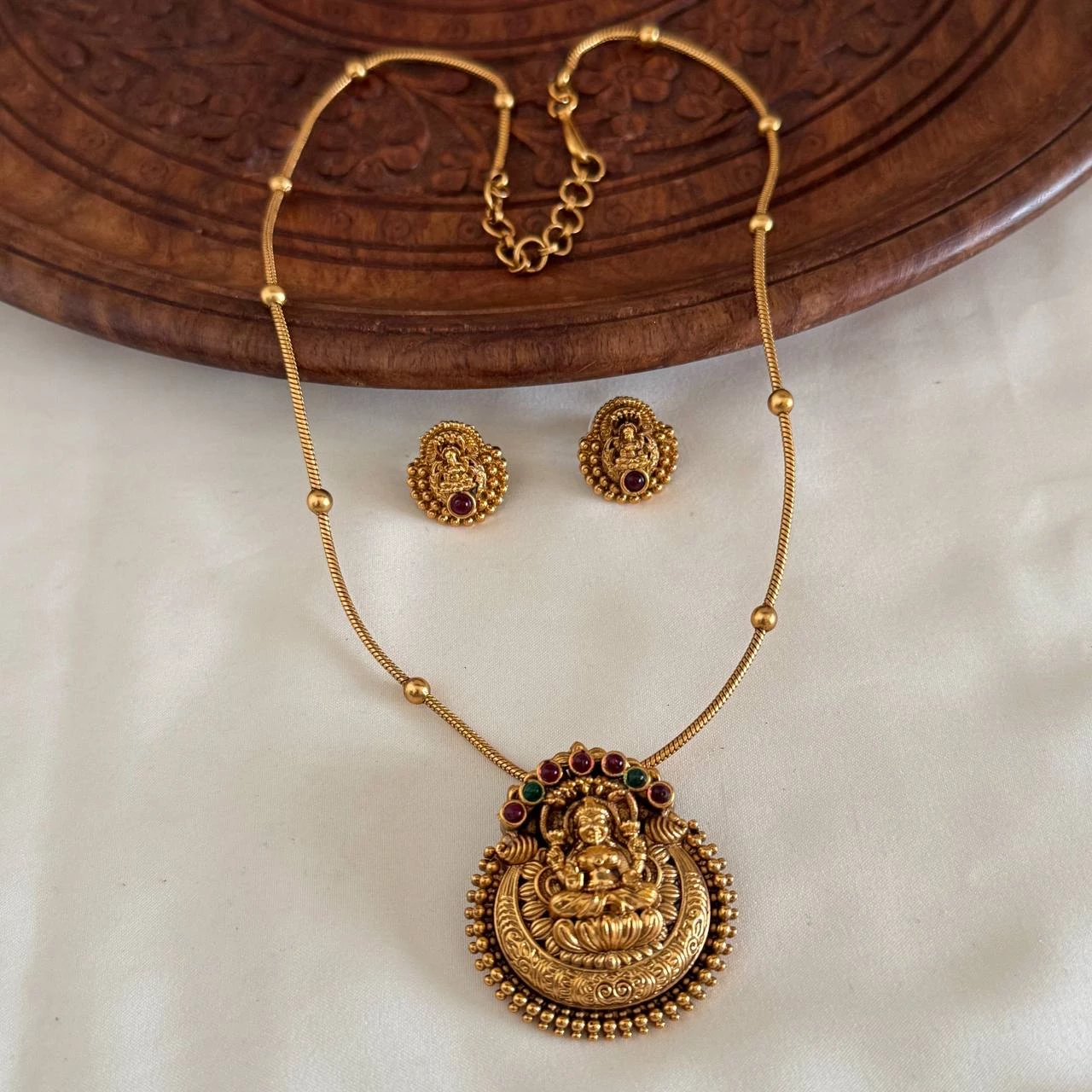 Antique Necklace AN221